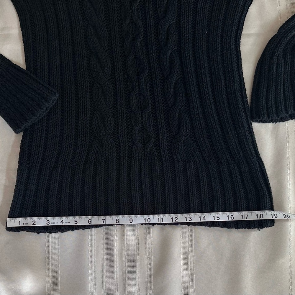 Banana Republic Deep Black Cable Knit V-Neck Sweater - Picture 8 of 13